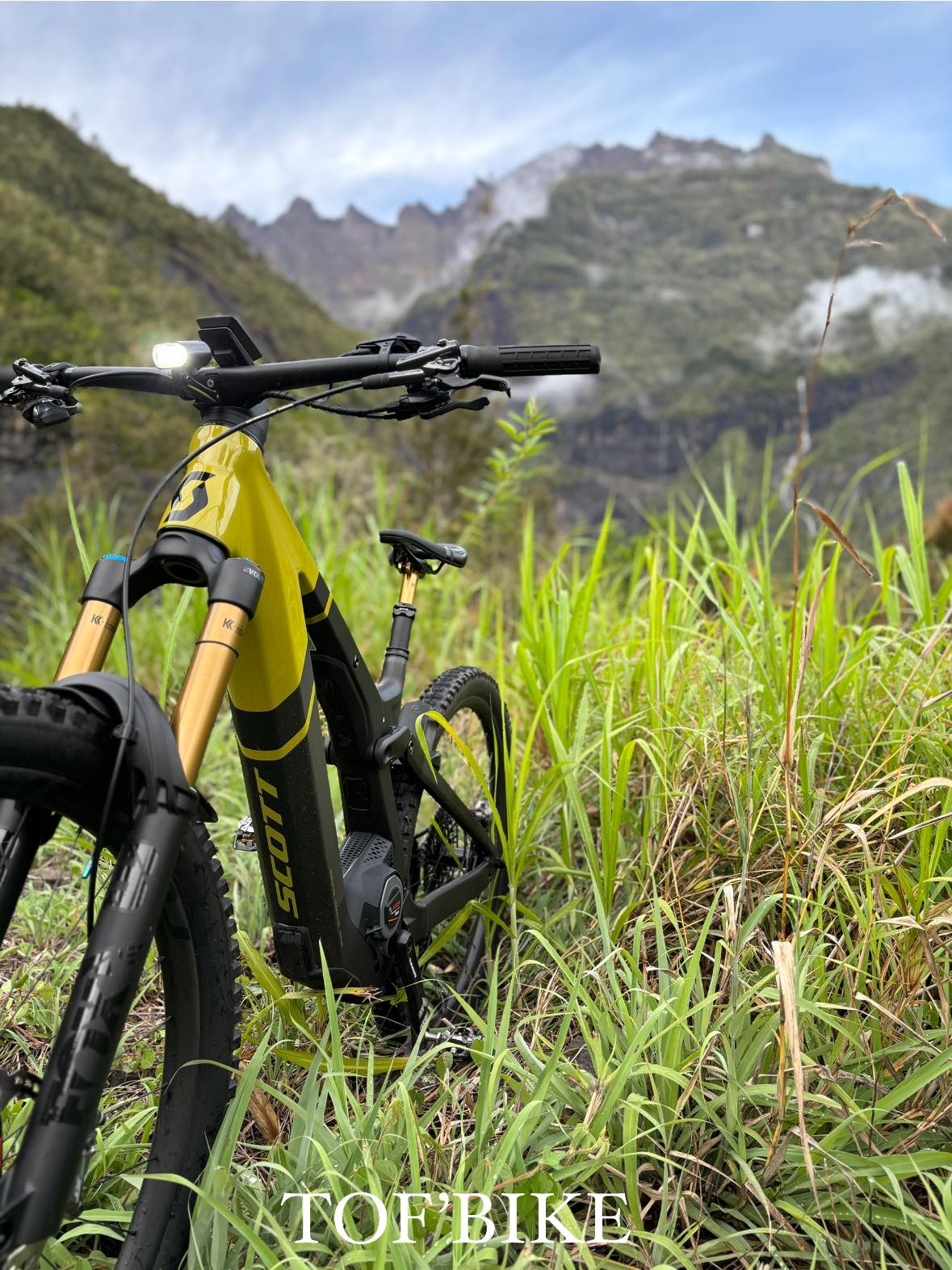 Faire du VTT à Cilaos en van aménagé